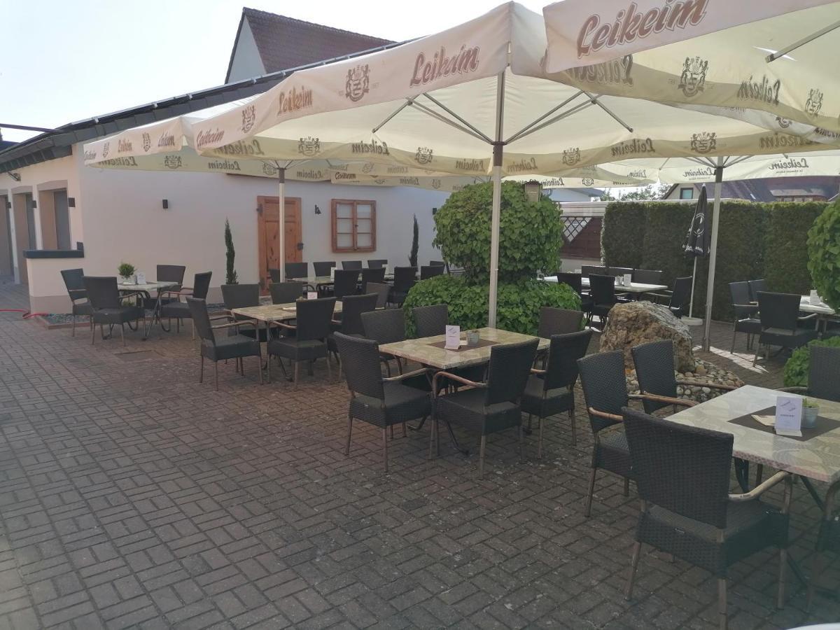 Landgasthof Niebler Adelsdorf Exterior foto